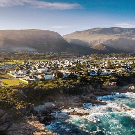 Wild Waters At Kraal Rock On The Cliffs In Hermanus Eksteriør billede