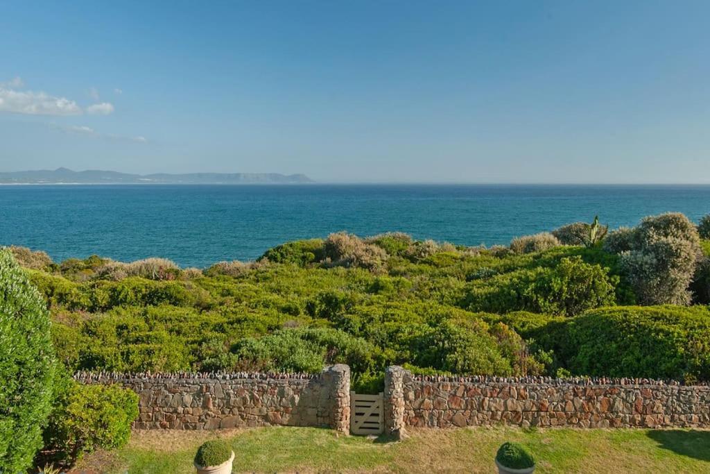 Wild Waters At Kraal Rock On The Cliffs In Hermanus Villa Eksteriør billede