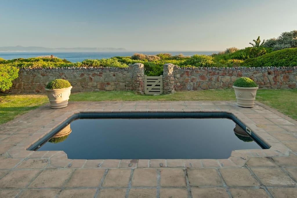 Wild Waters At Kraal Rock On The Cliffs In Hermanus Villa Eksteriør billede